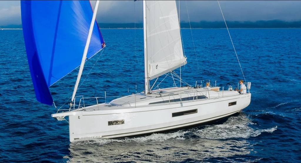 Barco de vela EN CHARTER, de la marca Beneteau modelo Oceanis 40.1 y del año 2023, disponible en Porto Interno Olbia  Italia-Cerdeña Italia